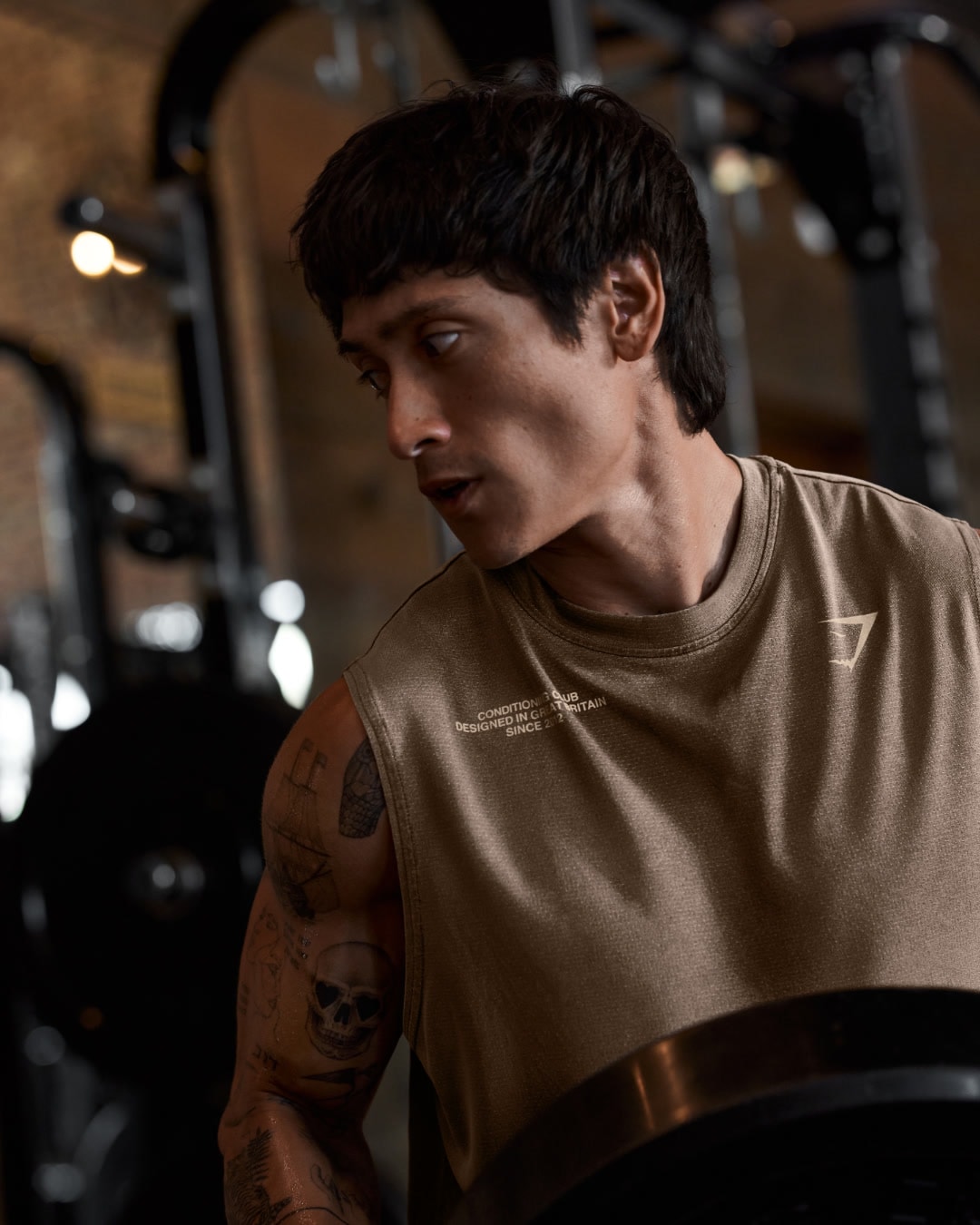 THE HYBRID ATHLETE’S UNIFORM. 24.09